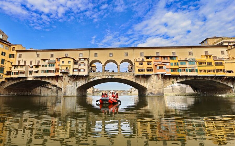 Florence: Pontevecchio Bridge and City Sights Rafting Cruise - Why the Arno makes a fine sightseeing route