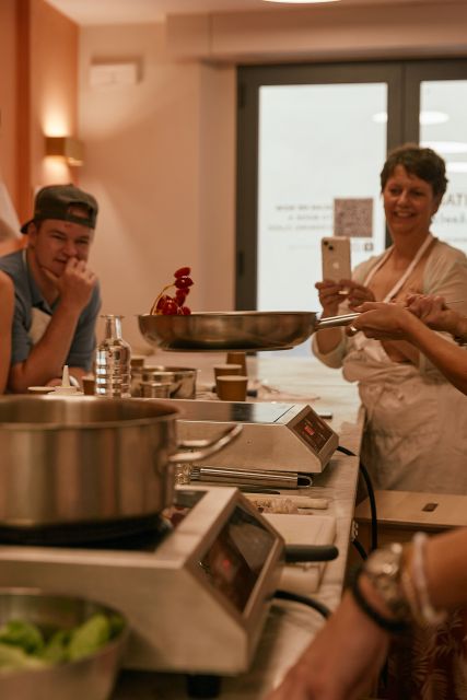 Florence: Premium Cooking Class for Pasta and Gelato - The chefs make the class work