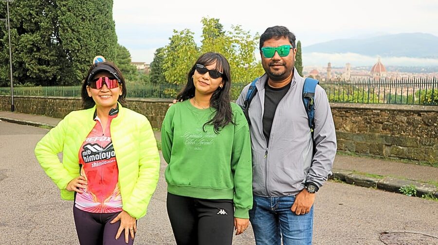 Florence Premium E-Bike Tour + Photo Shoot and Tastings - Meeting at Piazza Ognissanti