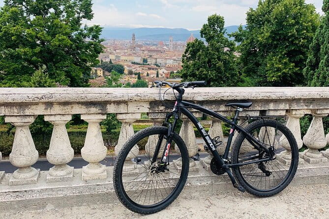 Florence-Private bike tour - Piazza del Duomo: a powerful opening stop