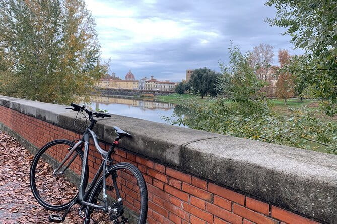 Florence-Private bike tour - Ponte Vecchio: Florence’s famous crossing