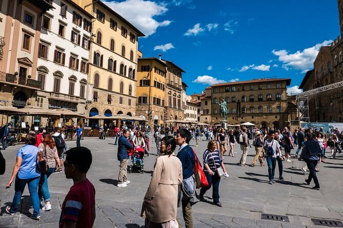 Florence : Private Custom Walking Tour with a Local Guide - Building the route around art, families, food, or shopping