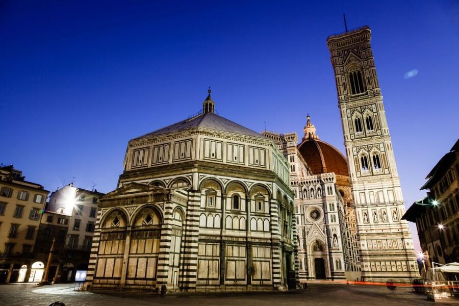 Florence: Private E-Bike Night Tour & Piazzale Michelangelo - Santa Croce and the open-air art of Signoria Square