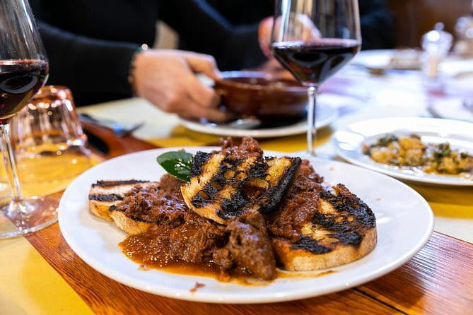 Florence Private Food Tour of 10+Tastings with Cheeses & Wines - Piazza della Signoria and the city between bites