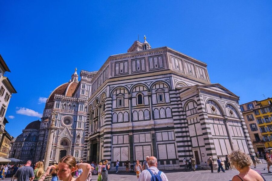 Florence: Private Guided Walking Tour - Ponte Vecchio and the Arno Crossing
