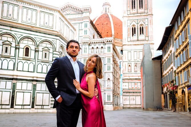 Florence: Private Professional Photoshoot Outside the Duomo - Getting the edited photographs