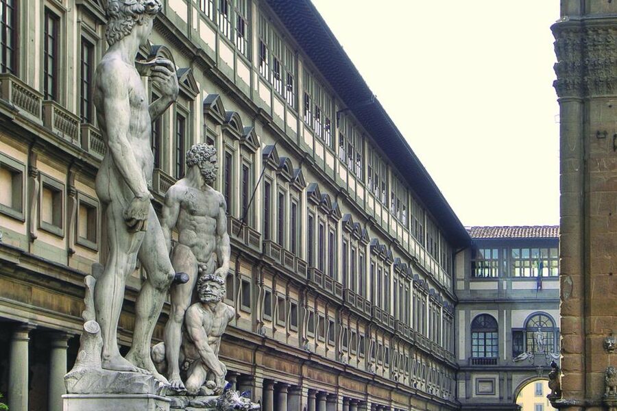 Florence: Private Uffizi Gallery Discovery Tour with Ticket - The Medici family and the museum building