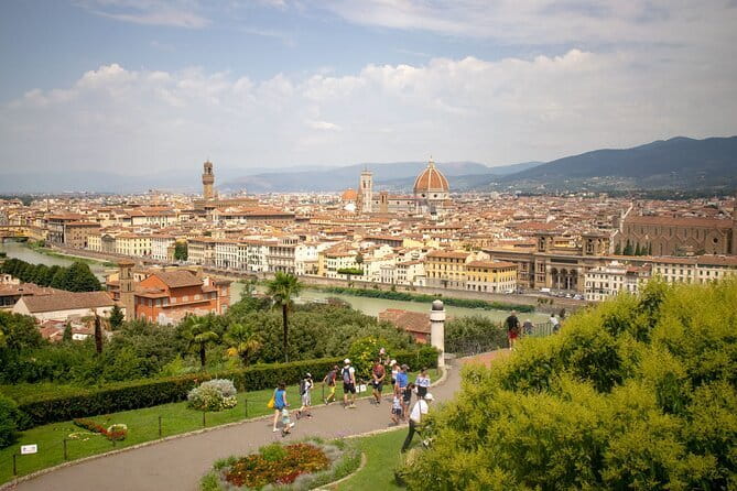 Florence Renaissance walking tour - A Florence walk that starts beside the Arno