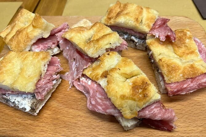 Florence’s Ultimate Food Tour: Full Tuscan Meal by Do Eat Better - Via dei Neri and the stuffed schiacciata stop
