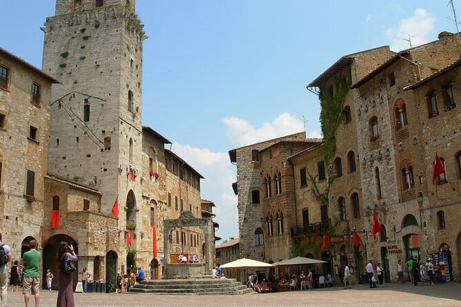 Florence: San Gimignano & Siena Tasting Experience - San Gimignano and its medieval towers