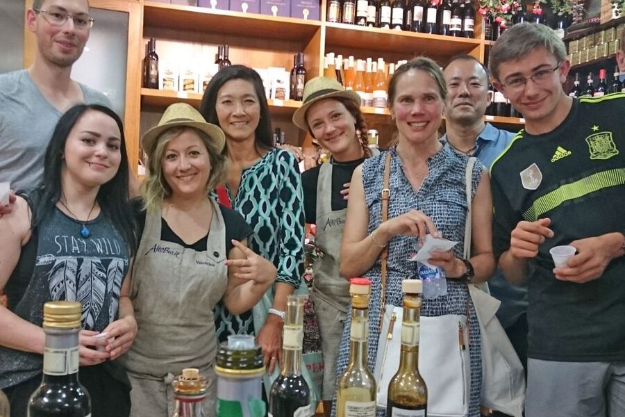 Florence: San Lorenzo Food, Wine, and Sightseeing Tour - Santa Croce Square and the Temple of Italian Glories