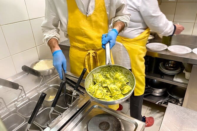 Florence: San Lorenzo Market Food and Wine Tour with Local Expert - What the guide adds to the experience