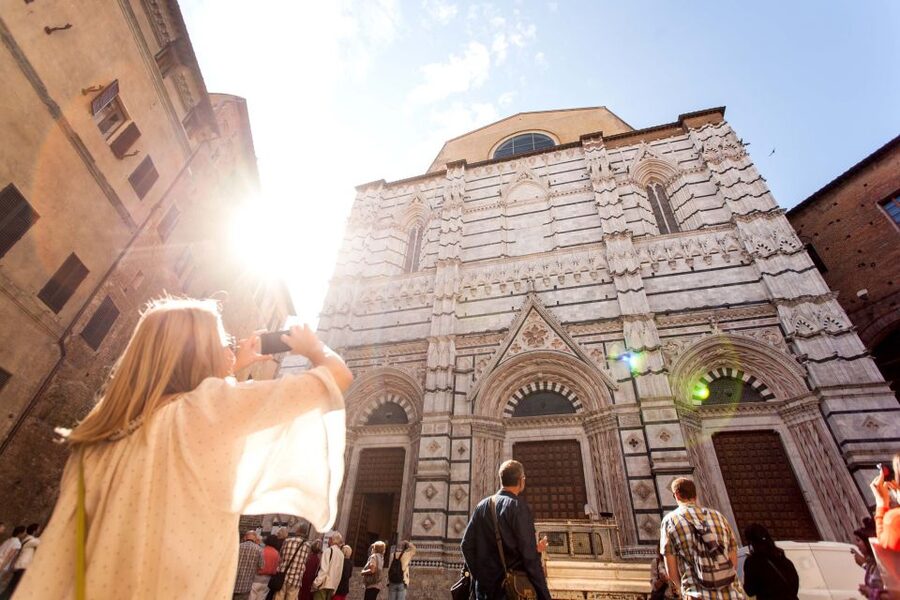 Florence: Siena, San Gimignano & Monteriggioni with Tasting - Siena and the power of Piazza del Campo