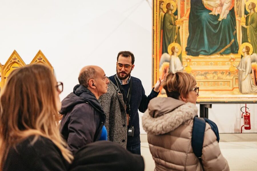 Florence: Skip-the-Line Uffizi Small Group Tour - Entering the Uffizi through the priority line
