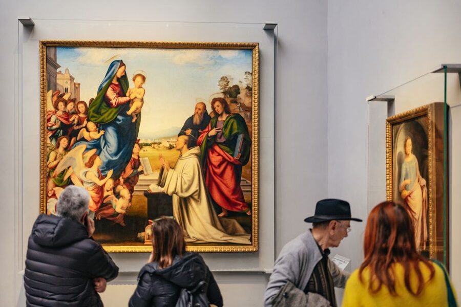 Florence: Skip-the-Line Uffizi Small Group Tour - What the headsets add to a small group