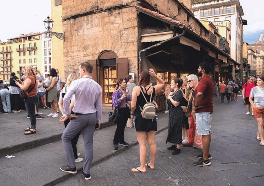 Florence: Small Group Guided Walking Tour - Crossing the Ponte Vecchio