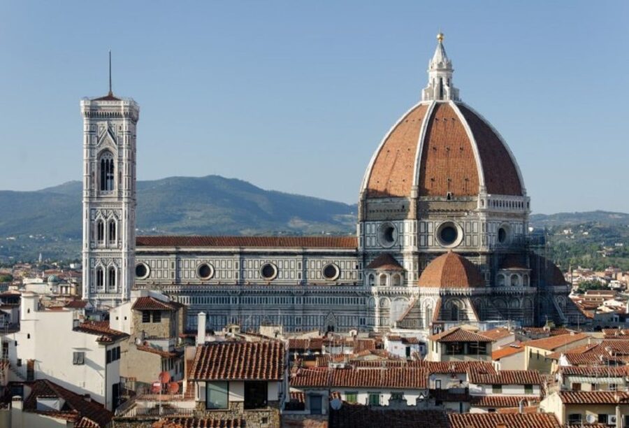 Florence: Small-Group Walking Tour with David and Duomo - The Uffizi courtyard and Ponte Vecchio