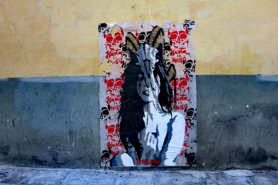 Florence: Street Art Tour - Ponte Vecchio connects art, water, and sightseeing