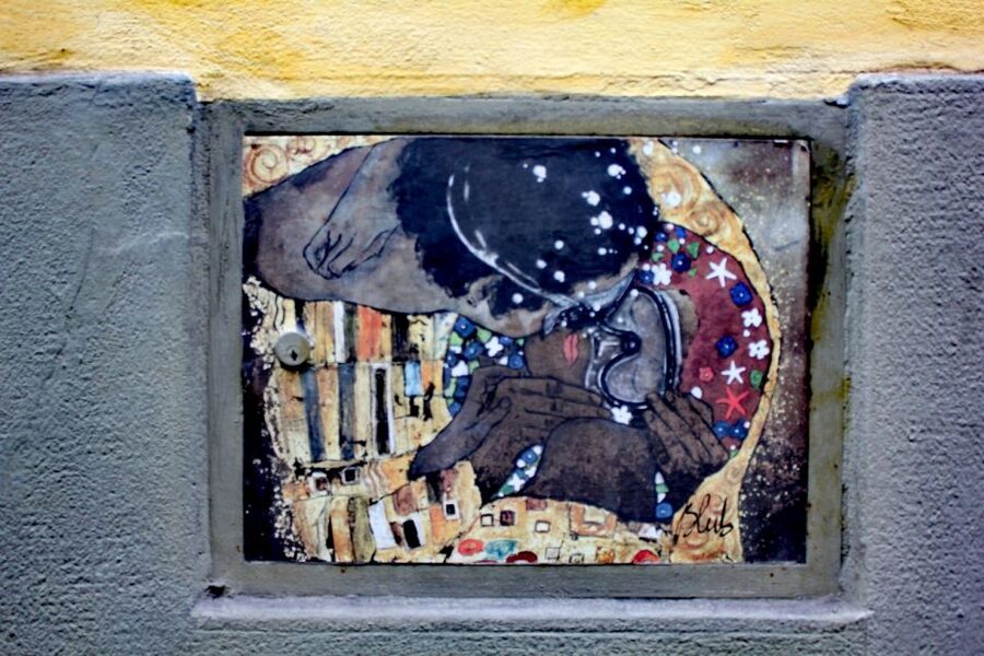 Florence: Street Art Tour - Piazza della Signoria closes the loop