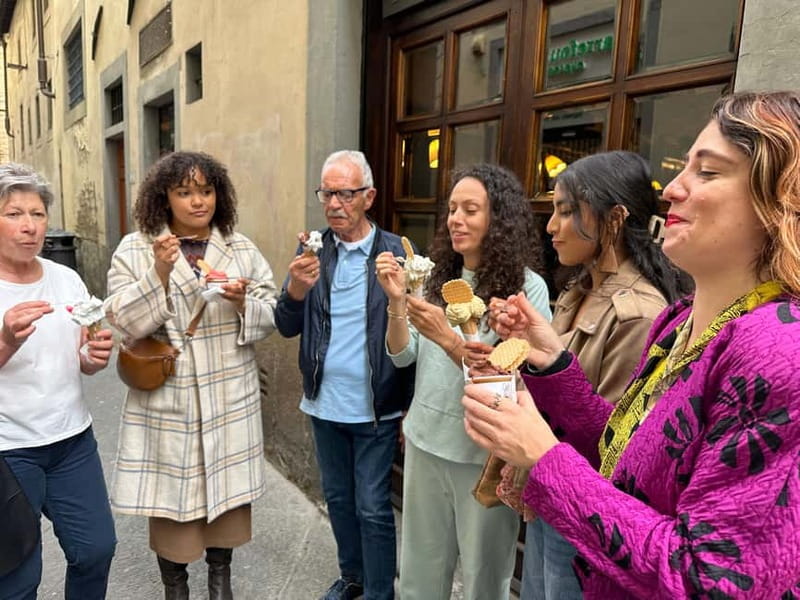 Florence: Street Food Tour with Wine & Local Guide - Ponte Vecchio and the evening atmosphere
