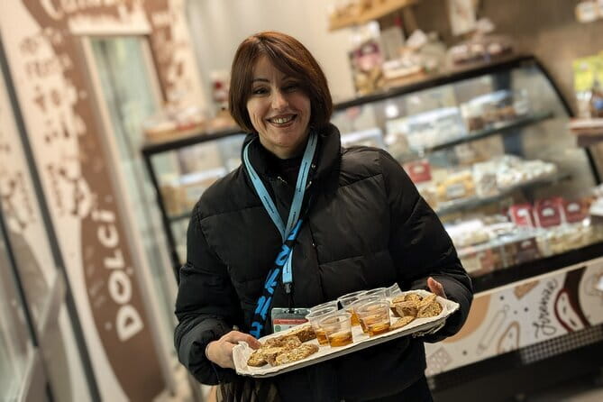 Florence Street Food Walking Tour with wine in Duomo Area - Piazza della Signoria and Tuscan snacks