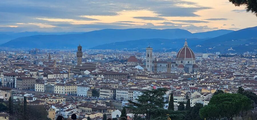 Florence: Sunset Bike Tour - Meeting at Via Camillo Cavour 21 red
