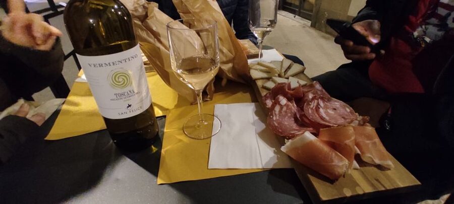 Florence: Sunset Sightseeing Tour and Wine Tasting - Santo Spirito and the neighborhood atmosphere