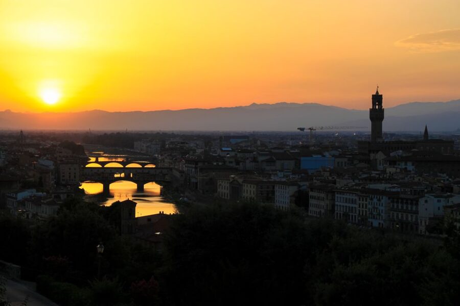 Florence: Sunset Sightseeing Tour and Wine Tasting - Forty-five minutes of Chianti and Tuscan snacks