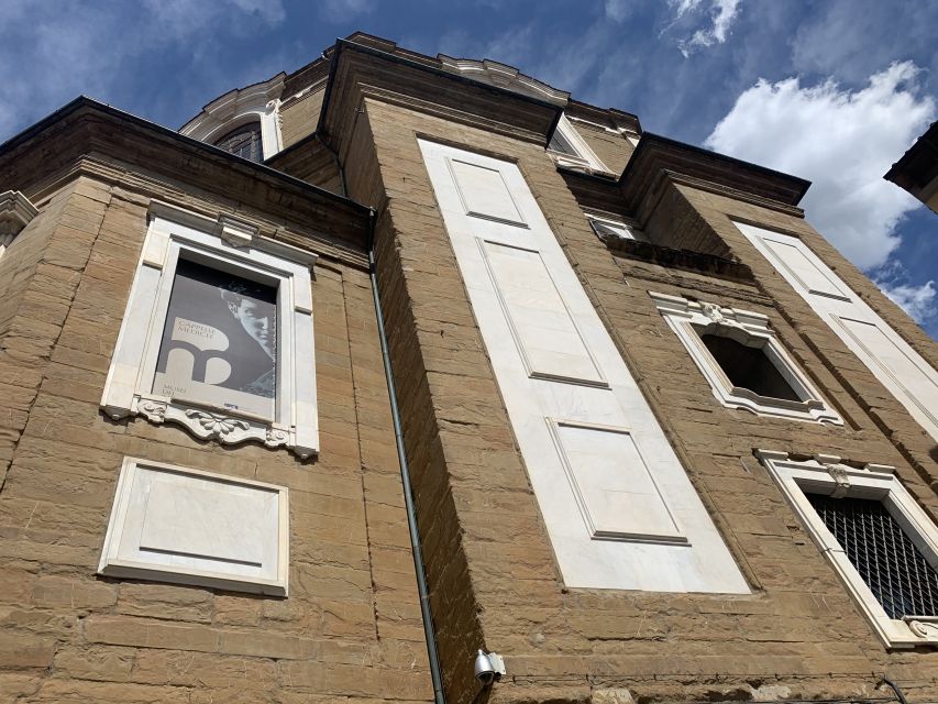 Florence: The Medici Family Guided Walking Tour - Crossing toward Ponte Vecchio