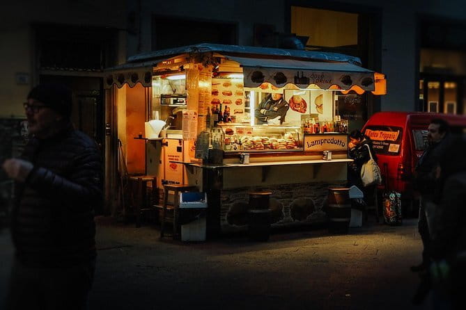Florence tour with private shooting and photographer 2 hours - Returning along Via Tornabuoni