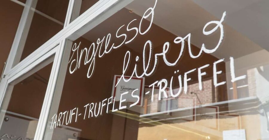 Florence: Truffle Hunting and Vinci with Lunch and Winery - The people who make the day work