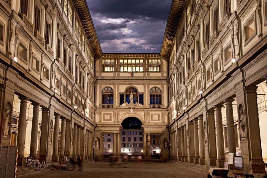 Florence: Uffizi Gallery Master Class Skip-the-Line Tour - Entering the Uffizi without the ticket-line wait