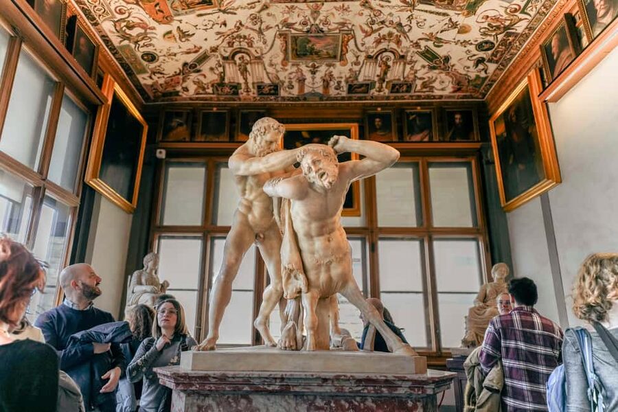 Florence: Uffizi Gallery Reserved-Entry VIP Tour - The Uffizi building and Vasari’s design