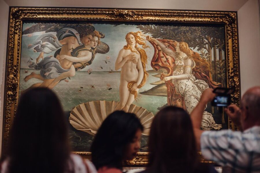 Florence: Uffizi Gallery Small-Group Guided Tour with Ticket - Meeting the guide beside Nicola Pisano