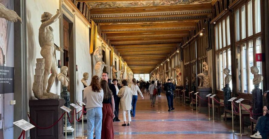 Florence: Uffizi Gallery Timed-Entry Ticket with Escort - Crowds, photographs, and the pace of the visit