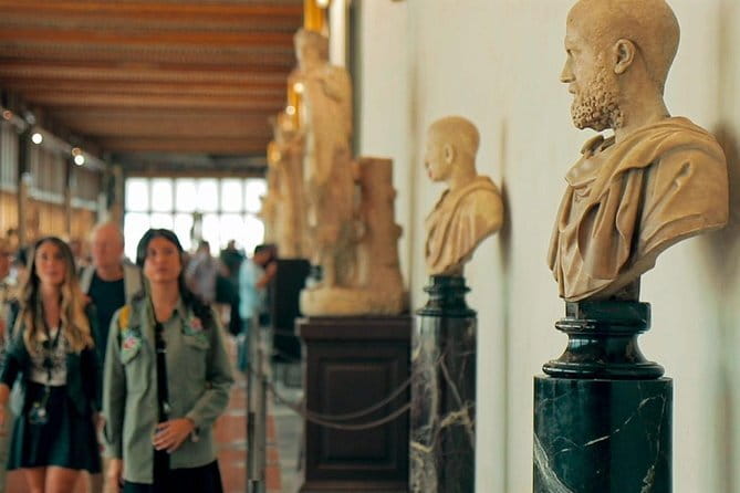 Florence: Uffizi Highlights, In-Depth Masterclass or Private Tour - Meeting your guide at Piazzale degli Uffizi