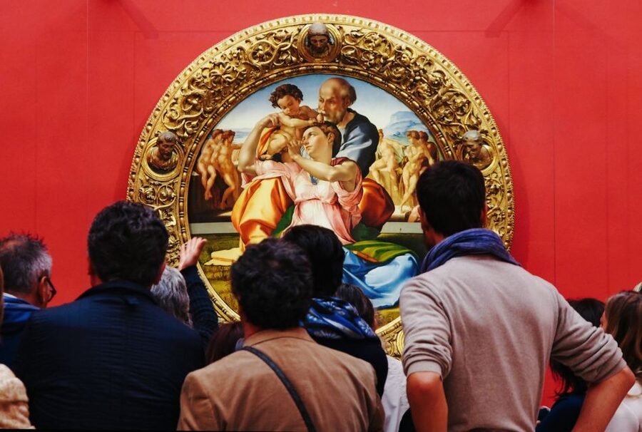 Florence: Uffizi Priority Ticket & Masterpieces Audio App - Finding the host near the Cellini statue