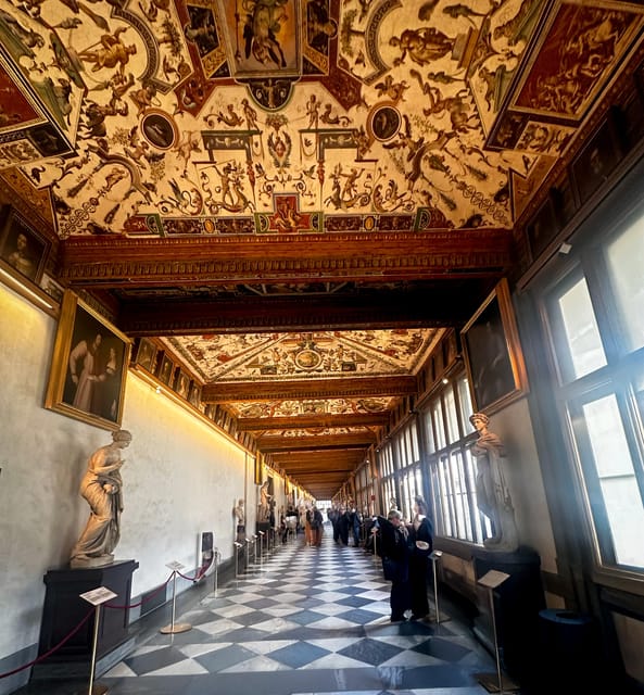 Florence: Uffizi Skip-the-Line Guided Tour - Entering the Uffizi without the ticket-line wait