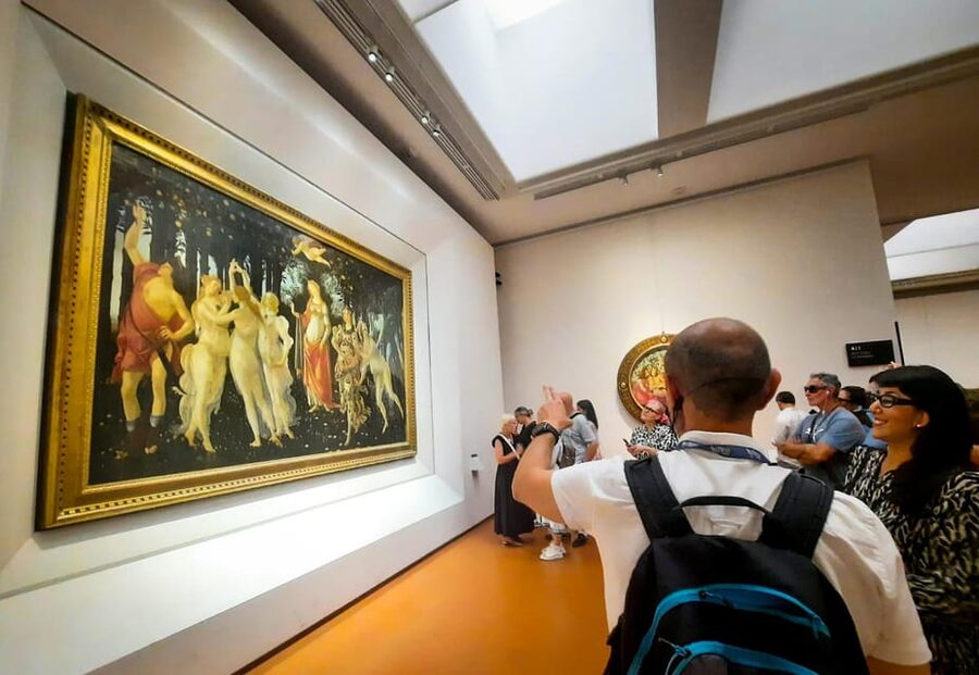 Florence: Uffizi Skip-the-Line Guided Tour - A two-hour route with a group of up to 25