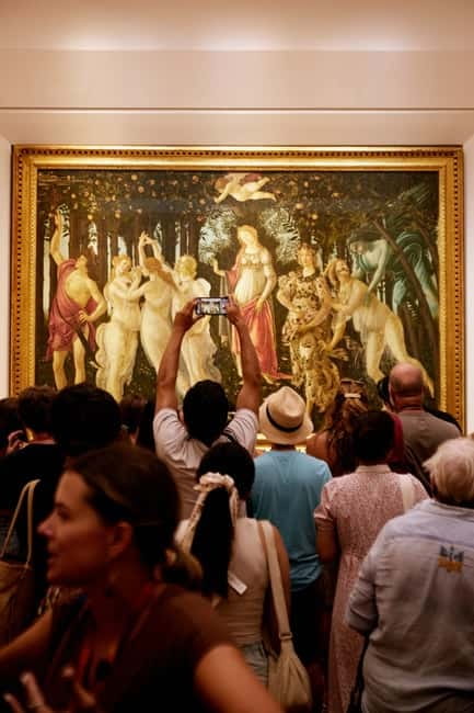 Florence: Uffizi Tour with an Art Expert Guide - Leonardo and Michelangelo in one gallery