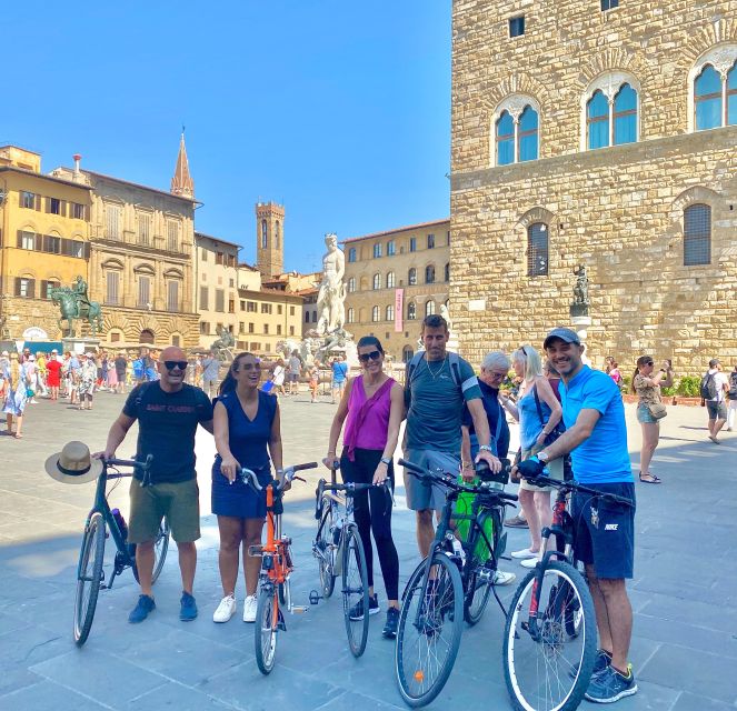 Florence: Untold Bike tour with Roberto - Piazza della Signoria, wine windows, and Medici power