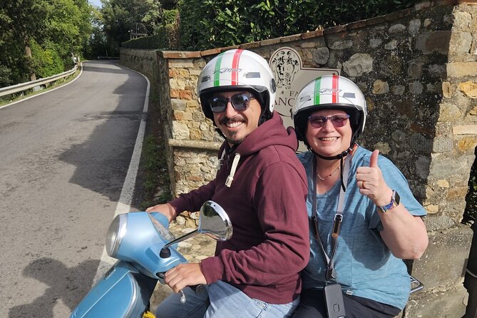 Florence Vespa Tour as a Passenger, max 6 people + Wine Window! - Finishing at the Orcagna wine window