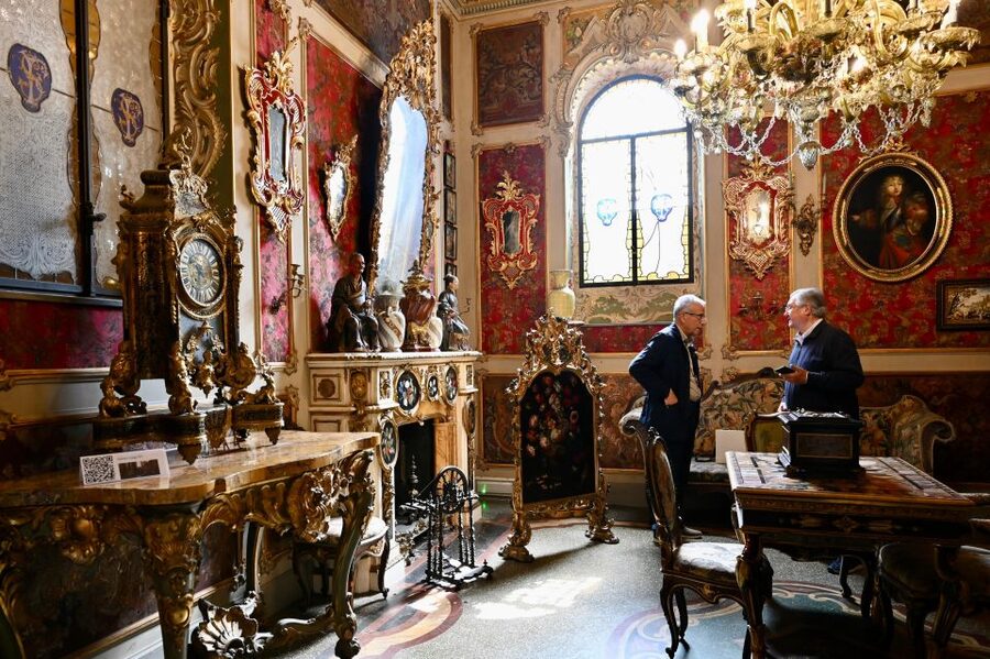 Florence: Visit to Frederick Stibbert's Villa and Park - The armor and weapons collection from four regions