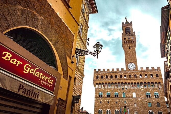 Florence Walking Tour - Guides who add useful local detail