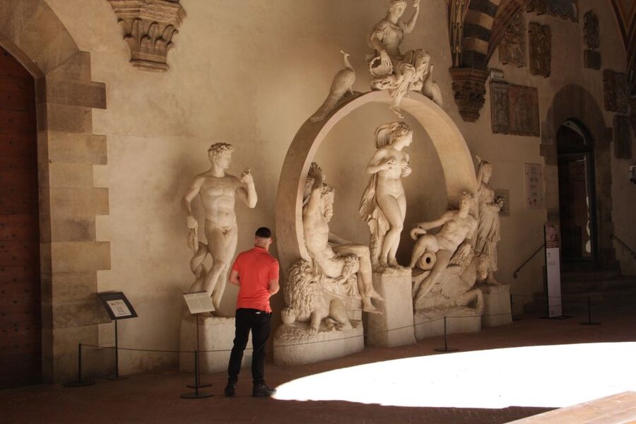 Florence: Walking Tour and Bargello Museum - Meeting point, timing, and practical details