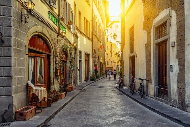 Florence Walking Tour – Hidden Gems - Ponte Vecchio and the crossing into Oltrarno