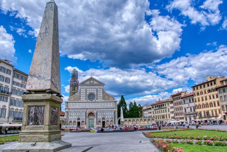 Florence: Walking Tour of Dante's Florence with a Guide - Santa Croce and the marble image of Dante