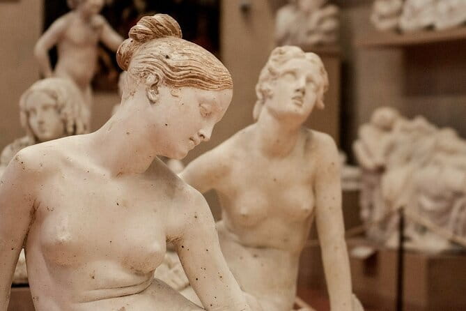 Florence Walking Tour with Accademia, Uffizi & Lunch - Lunch in a historic Tuscan restaurant