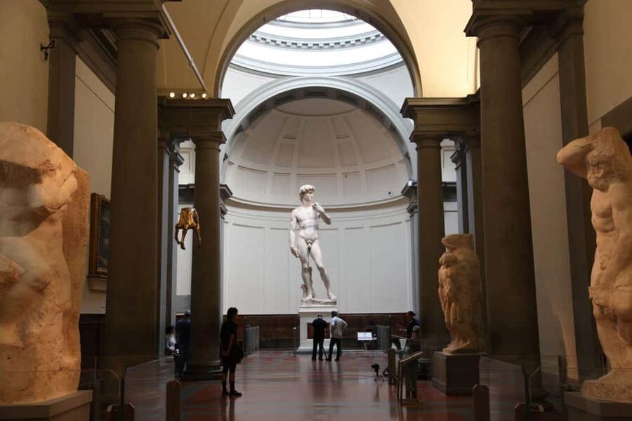 Florence: Walking Tour with Skip-the-Line Accademia & Uffizi - Walking Florence and meeting the Duomo from outside
