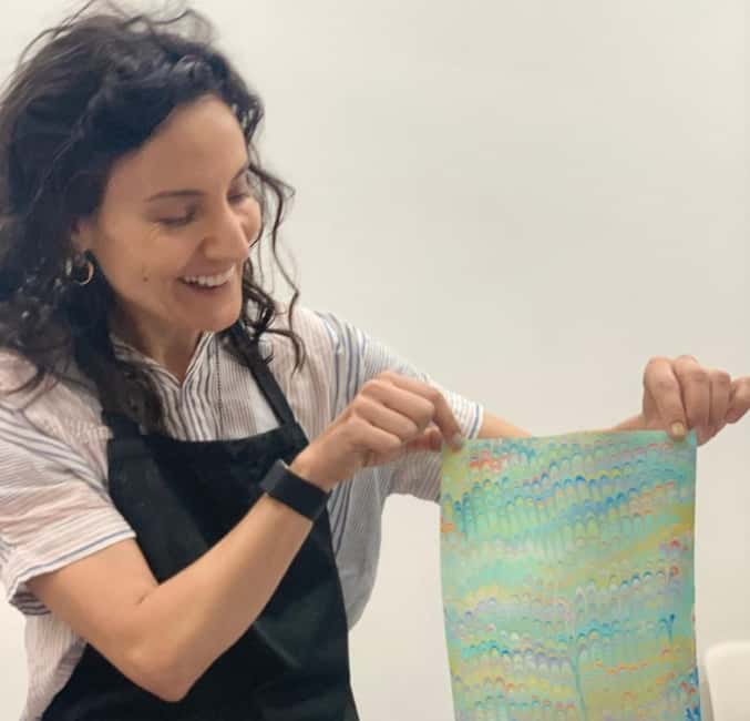 Florentine Paper Marbling Artisan Experience - Watching the live demonstration